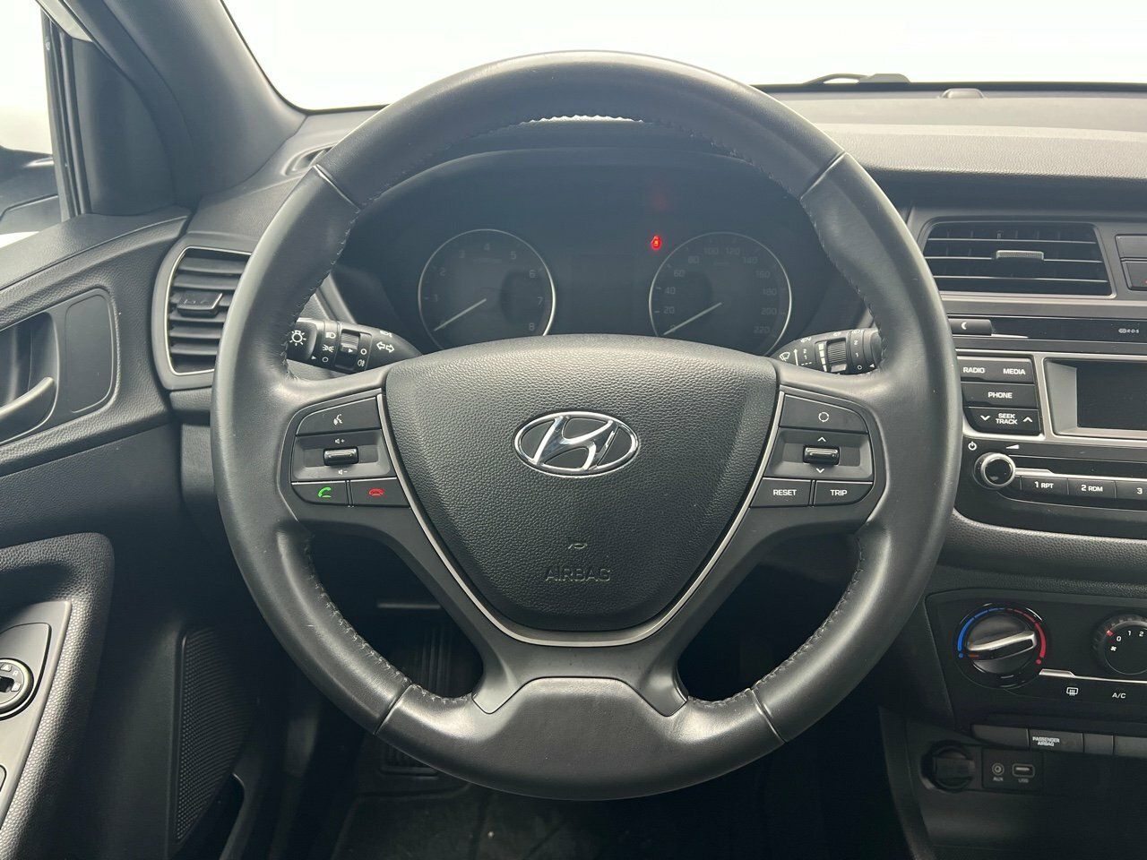 Hyundai i20 1.2 MPI FRESH 84CV 5P - foto 14