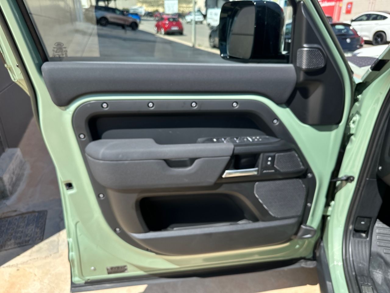 Land-Rover Defender PHEV 2.0 75TH LIMITED ED 110 AUTO 4WD 40 - foto 18