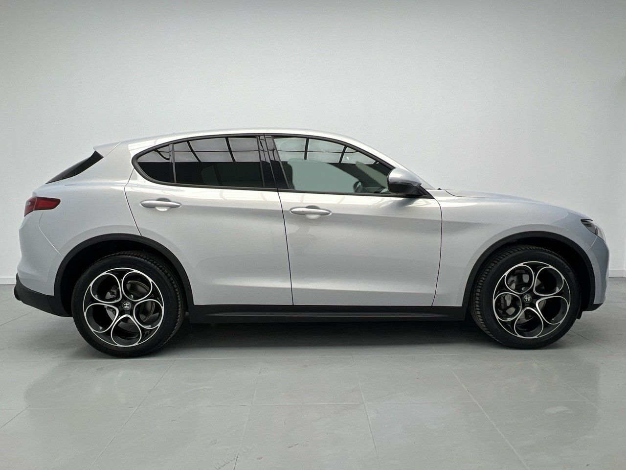 alfa romeo stelvio 2023 / foto grande (3)