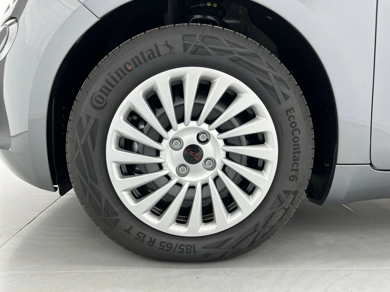 Fiat 500 BEV 42KWH RED 118CV 3P - foto 11