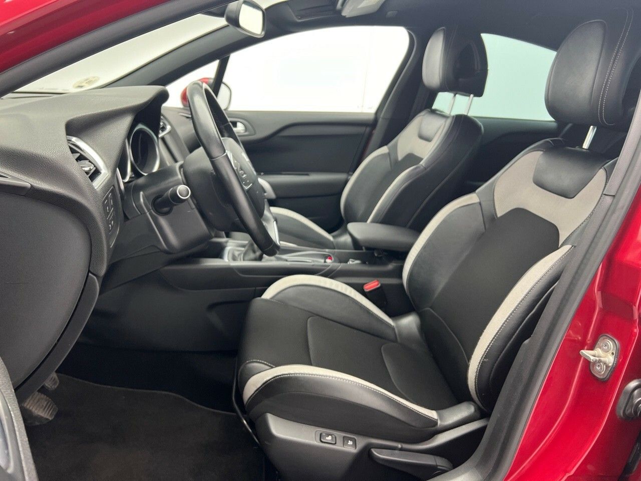 DS DS 4 1.6 E-HDI 115BHP STYLE 114CV 5P - foto 23