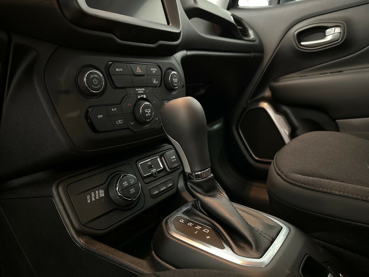 Jeep Renegade PHEV 1.3 LIMITED 4WD 190CV 5P - foto 17