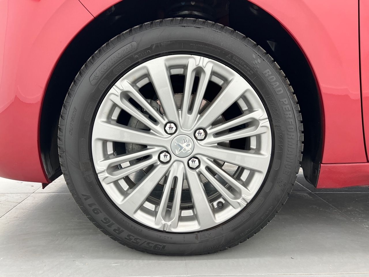 Peugeot 208 1.2L PURETECH STYLE 82CV 5P - foto 11