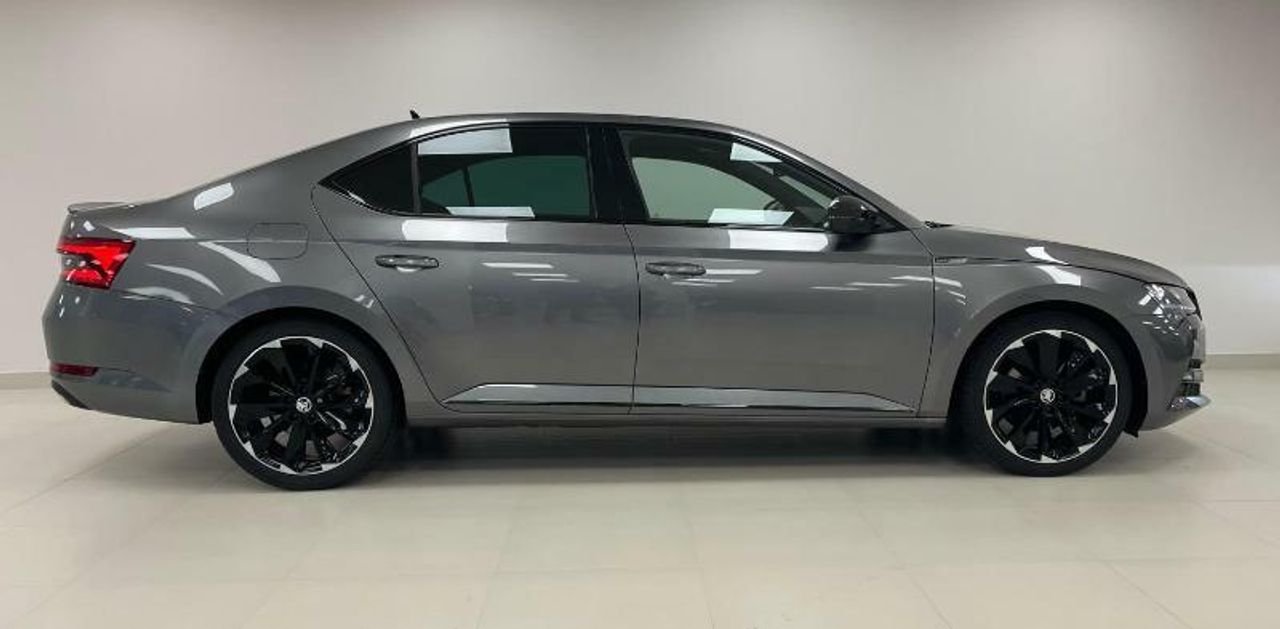 skoda superb 2023 / foto grande (2)