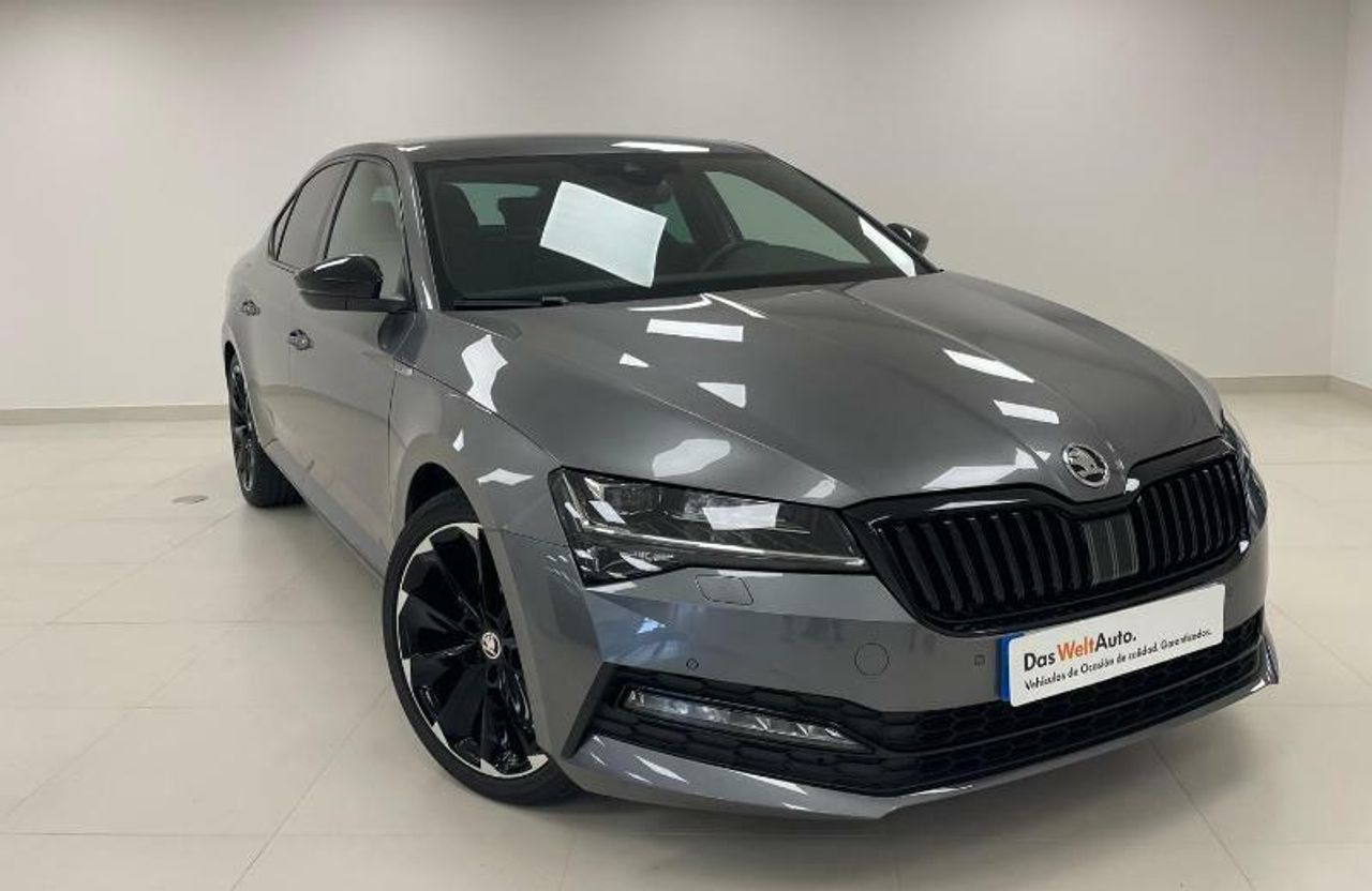 Foto skoda superb 2023 /