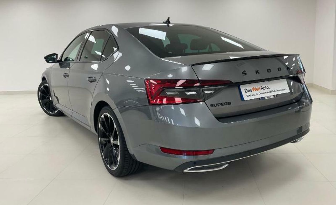 skoda superb 2023 / foto grande (3)