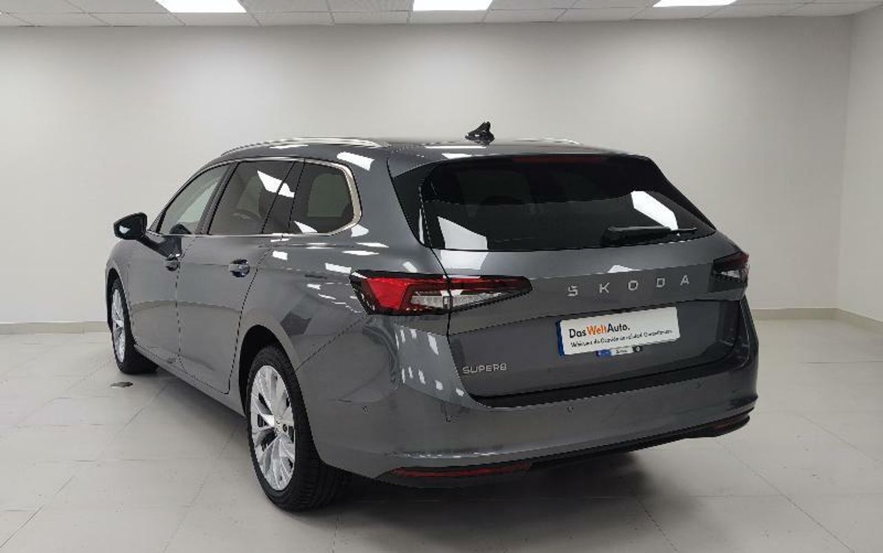 skoda superb 2024 / foto grande (2)