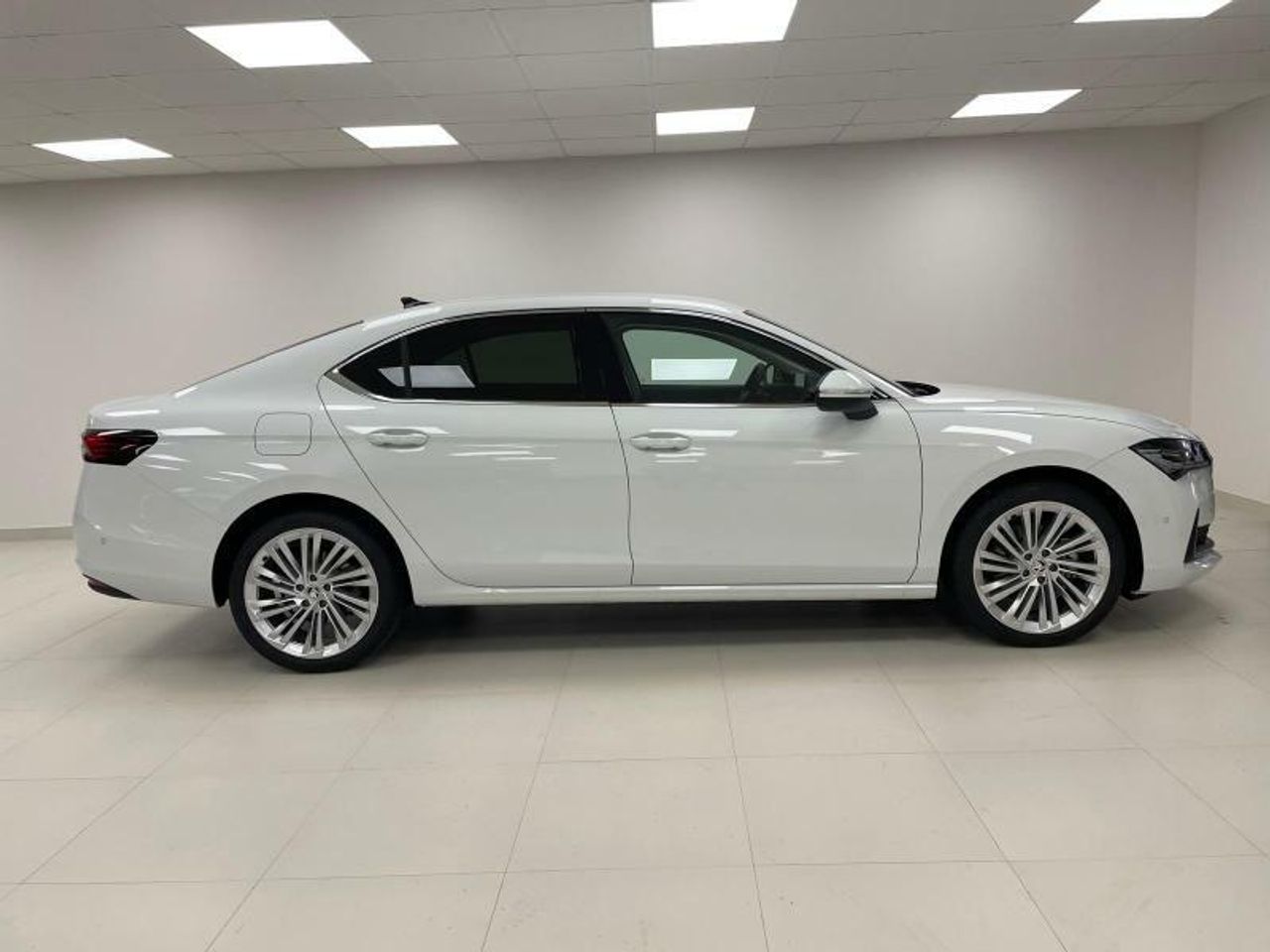 skoda superb 2024 / foto grande (2)