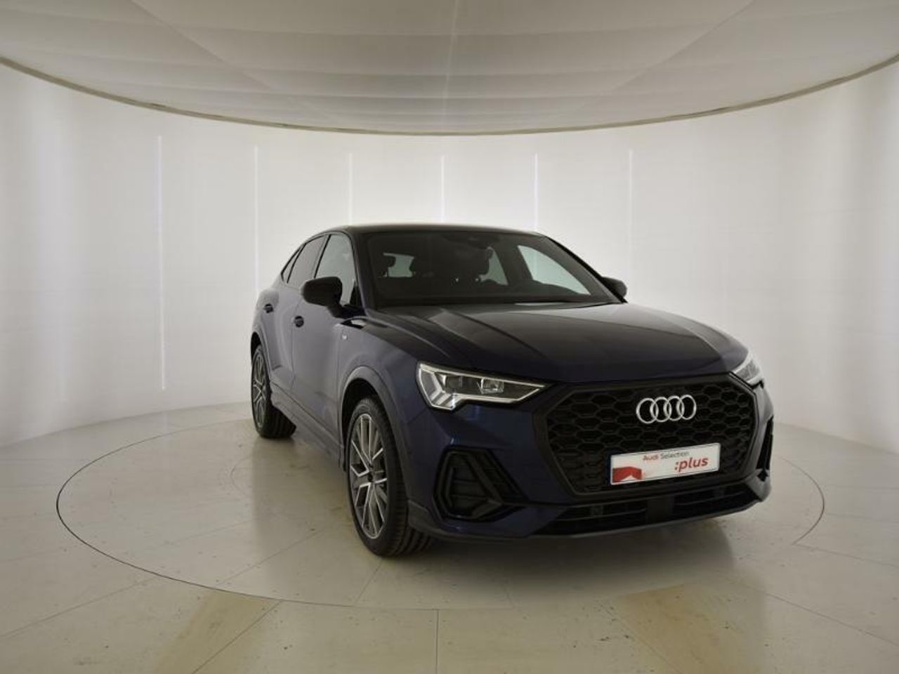 audi q3 2021 /