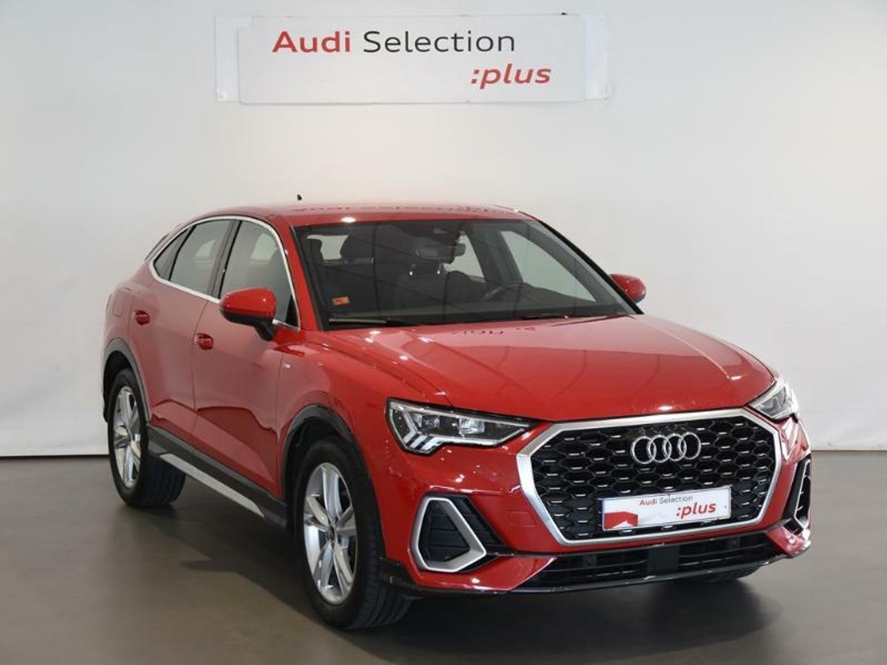 audi q3 2021 /