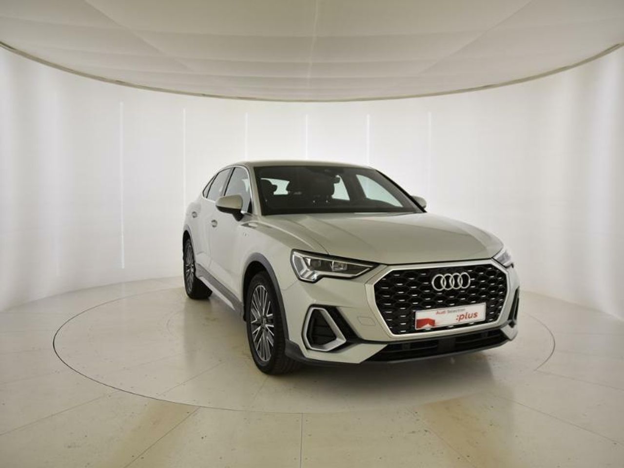 audi q3 2022 /