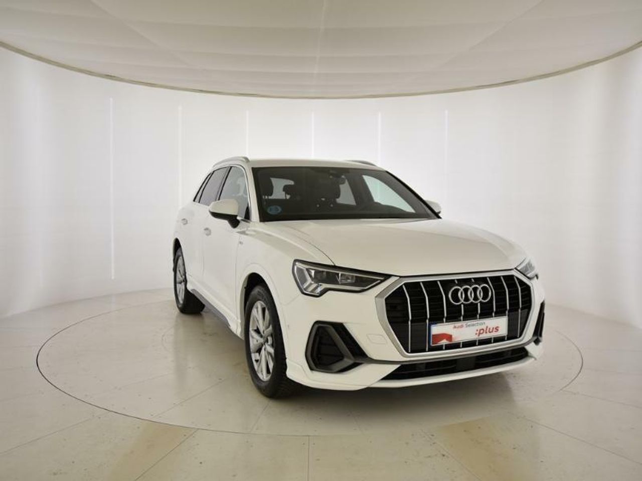 audi q3 2021 /
