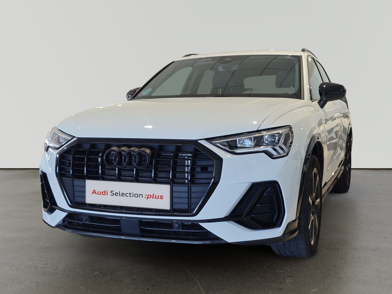 audi q3 2024 /