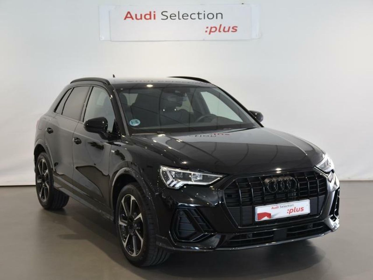 audi q3 2024 /