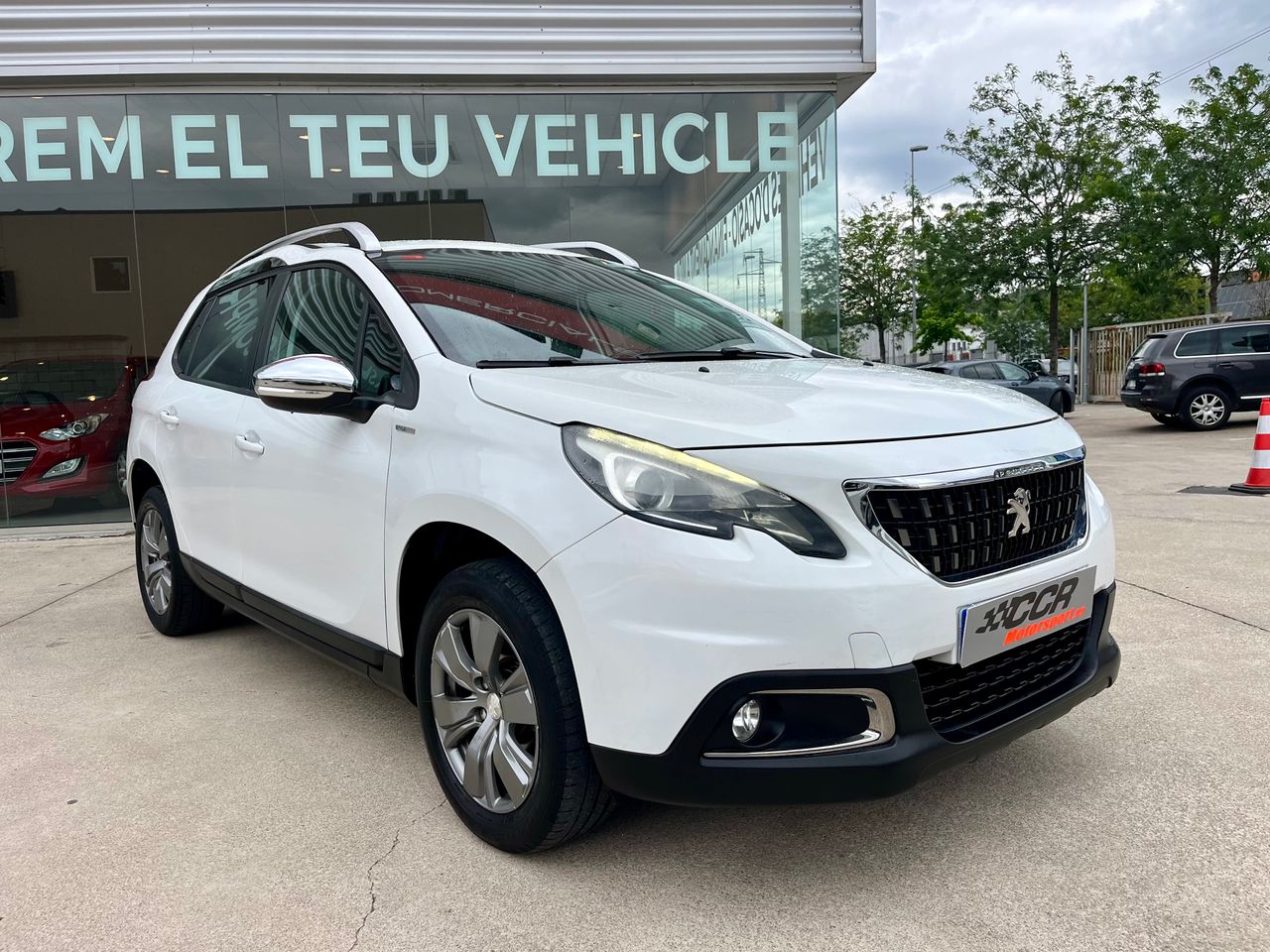 Peugeot 108 gasolina 82cv manual  de segunda mano - peugeot 2008 2017 /