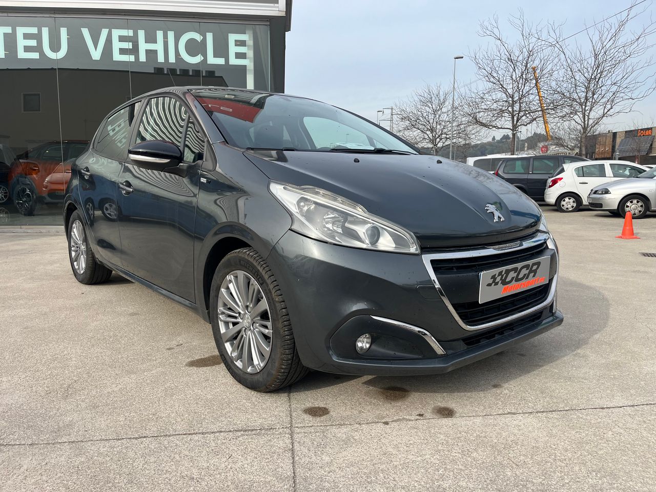 peugeot 208 2016 /