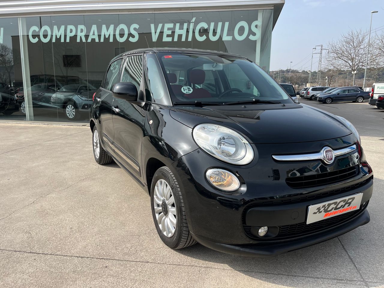 Fiat punto negro 5 puertas  de segunda mano - fiat 500l 2013 /