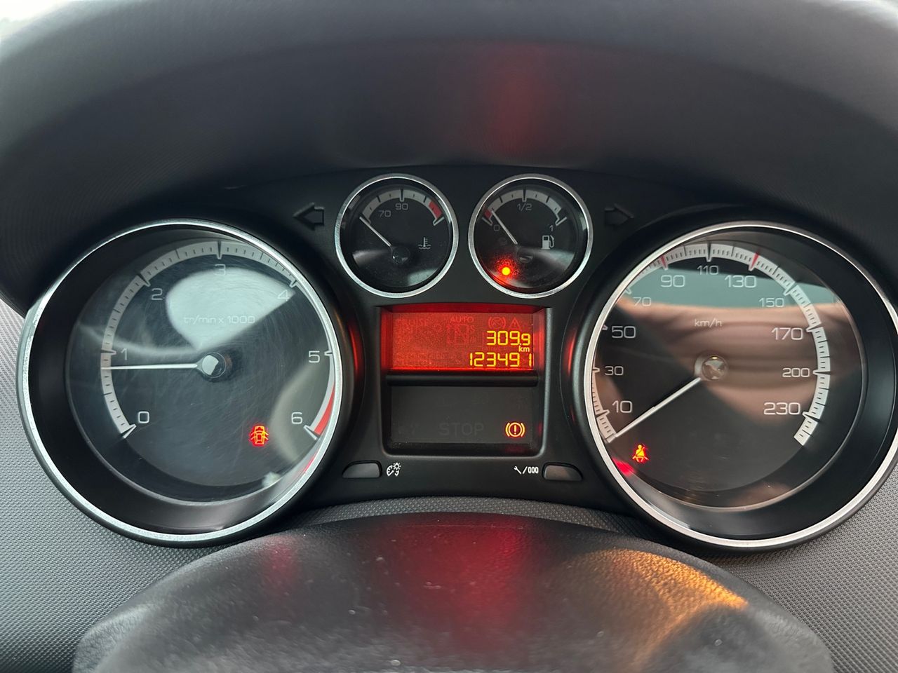 Peugeot 308 SW Active 1.6 e-HDI 115 FAP - foto 10