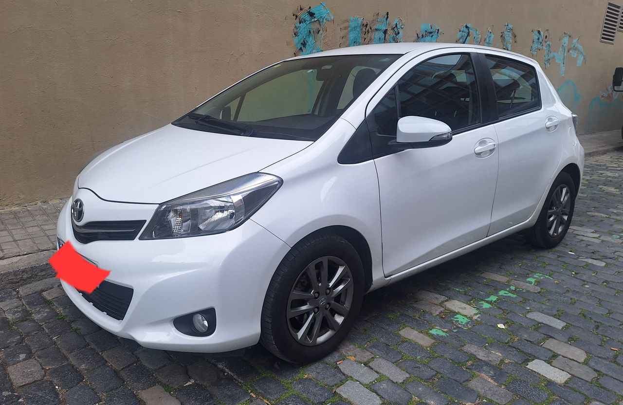Toyota yaris manual 6 marchas  de segunda mano - toyota yaris 2014 /