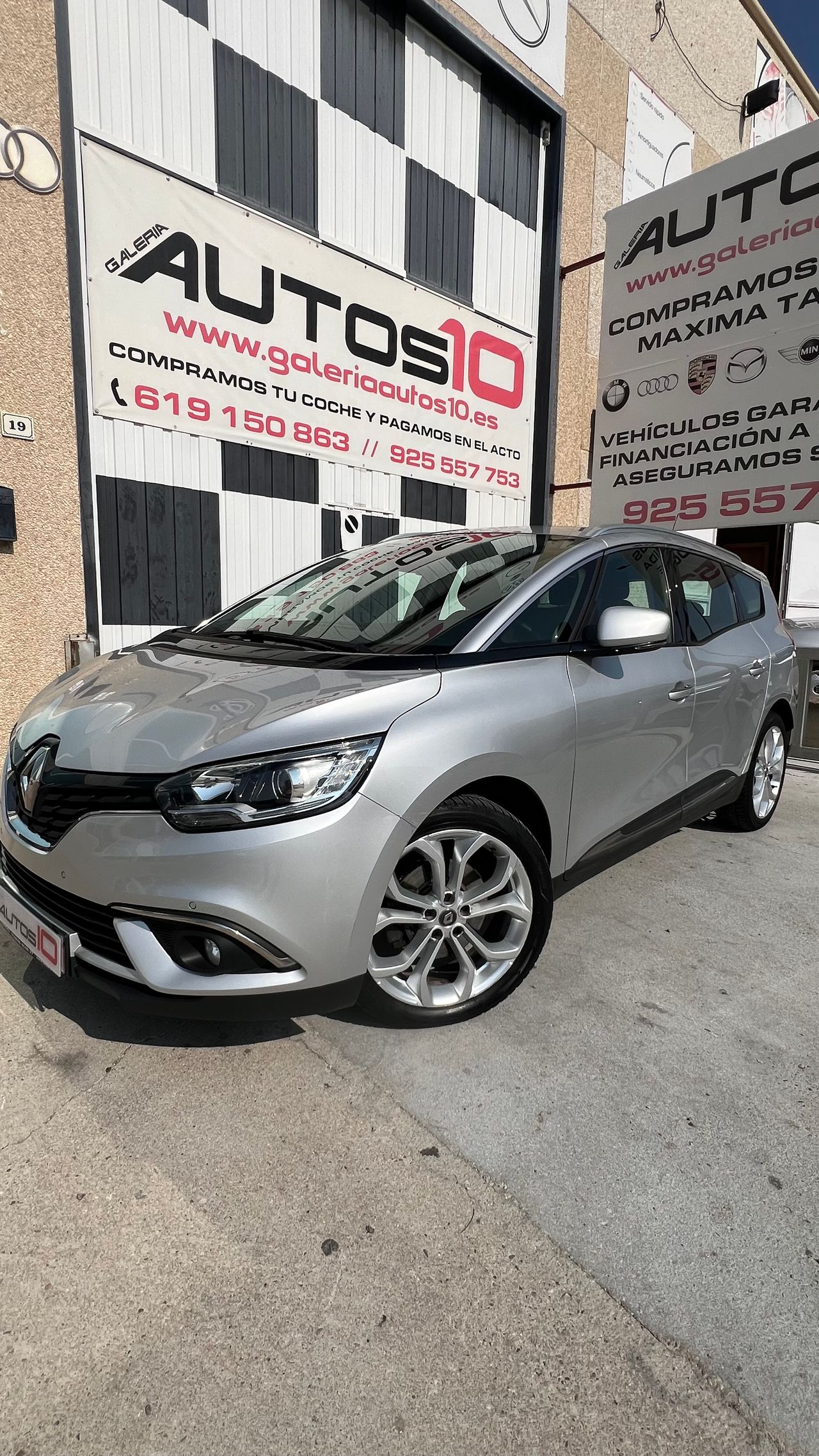 Renault kadjar gris claro  de segunda mano - renault grand scénic 2020 /