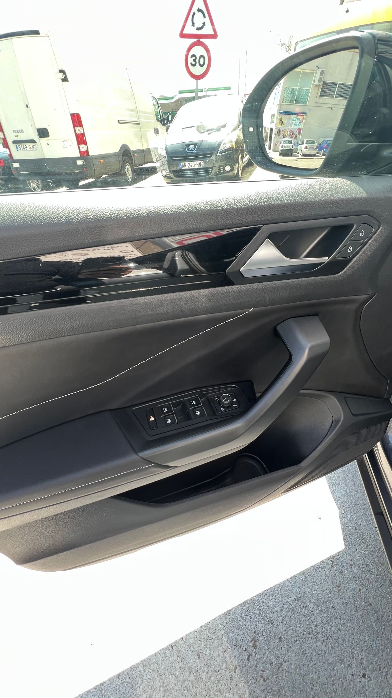 Volkswagen T-Roc RLine 2.0 TDI DSG 4x4 - Foto 15