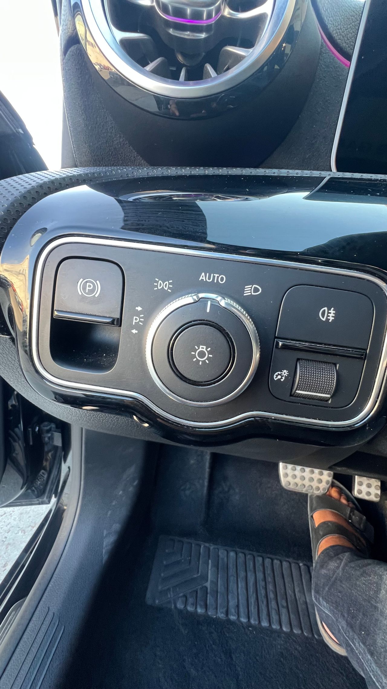 Mercedes Clase A 180 d CAMBIO AUTOMATICO PACK AMG - Foto 16