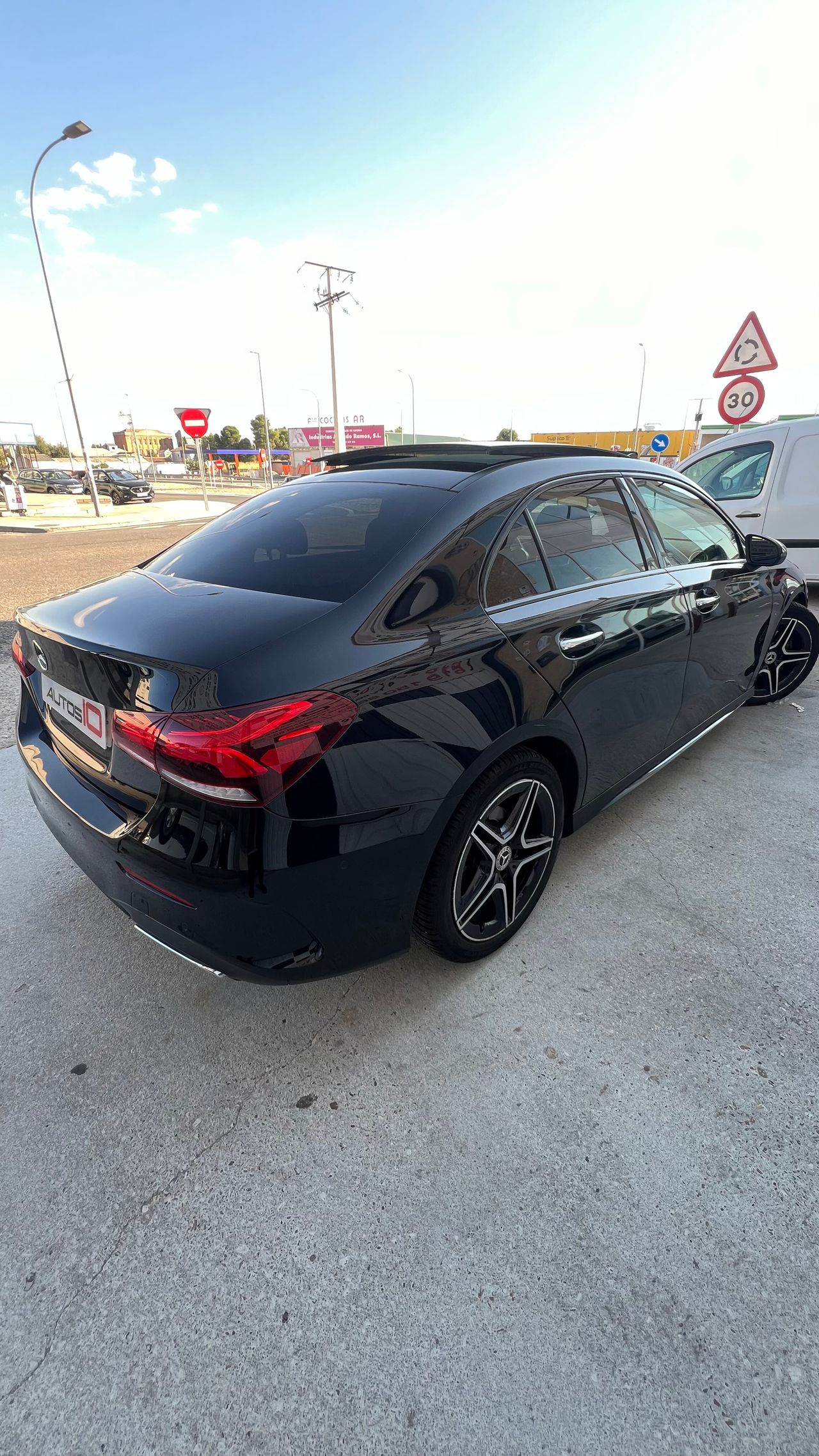 Mercedes Clase A 180 d CAMBIO AUTOMATICO PACK AMG - Foto 8