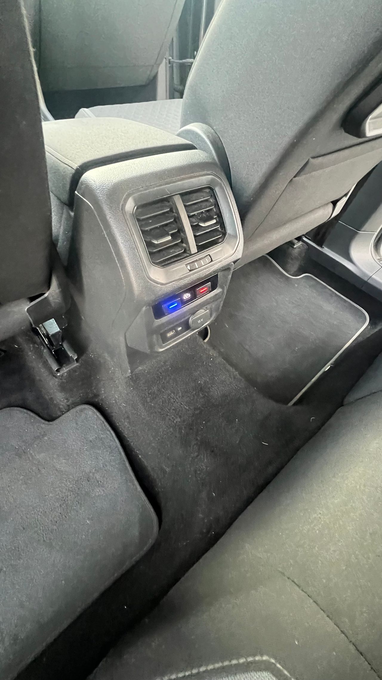 Volkswagen Tiguan 150 cv - Foto 13