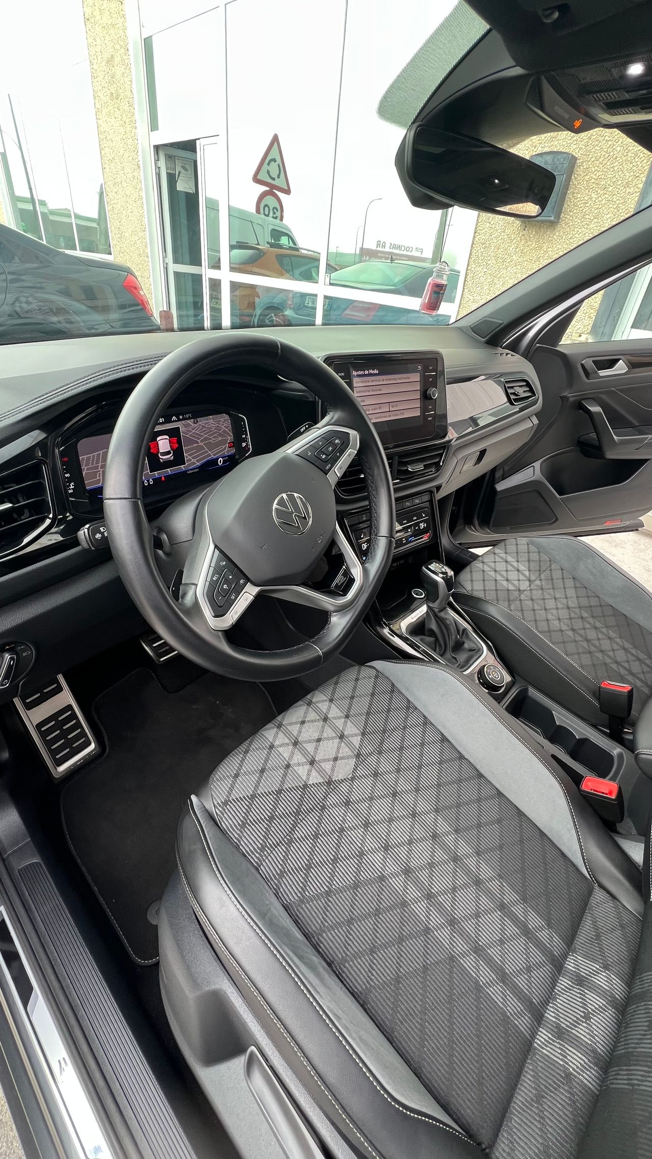 Volkswagen T-Roc RLine 2.0 TDI DSG 4x4 - Foto 17