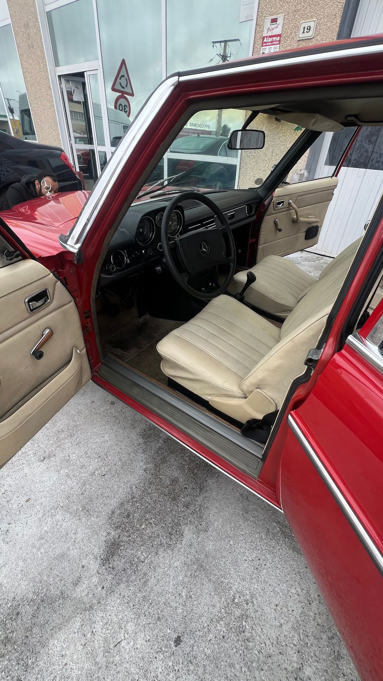 Mercedes 220 diesel año 1975 - Foto 12