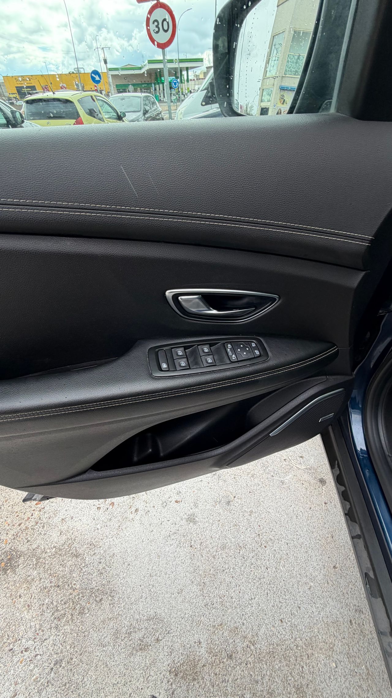 Renault Grand Scénic Diesel cambio automático 160cv 7 plazas - Foto 17