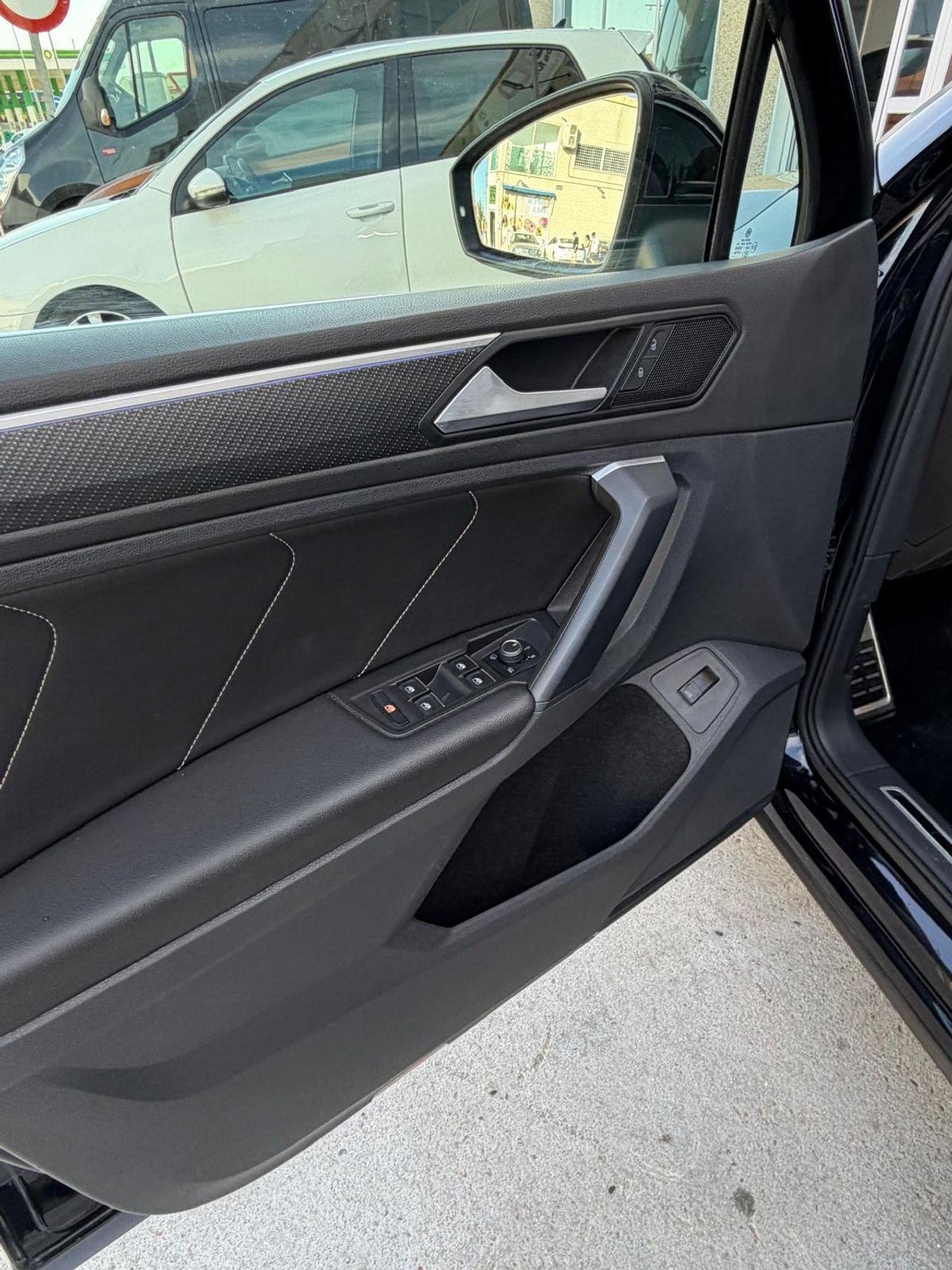 Volkswagen Tiguan 150cv R LINE - Foto 16