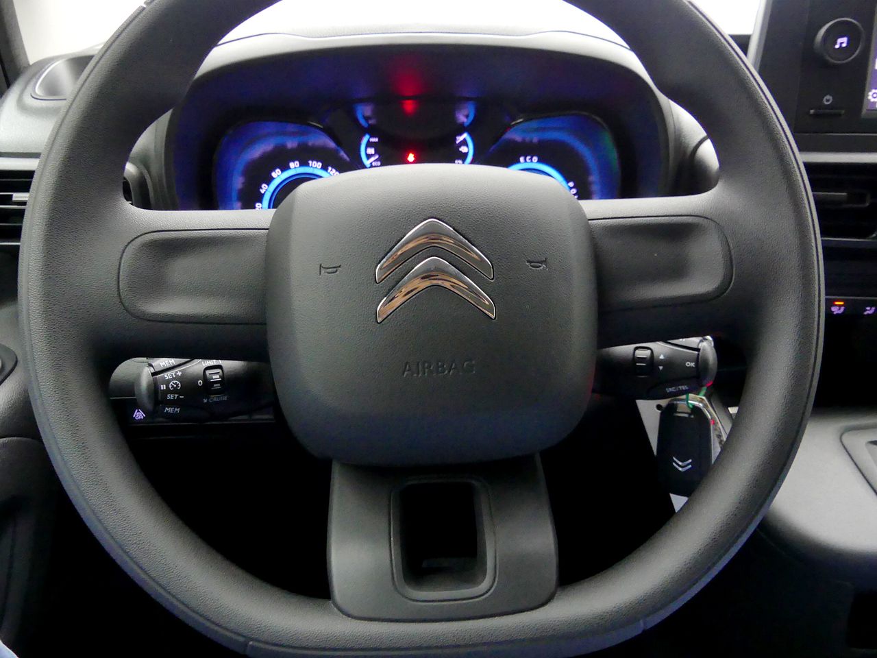 Citroën Berlingo BEV 50KWH TALLA M LIVE PACK AUTO 136 4P - foto 18