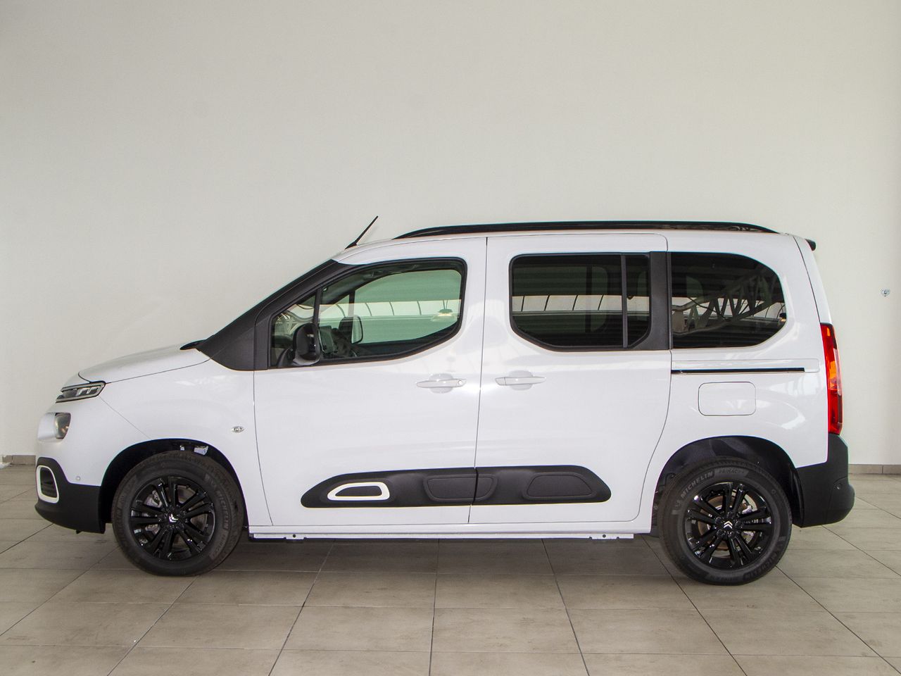 Citroën Berlingo BEV 50KWH TALLA M SHINE AUTO 136CV 5P - foto 12