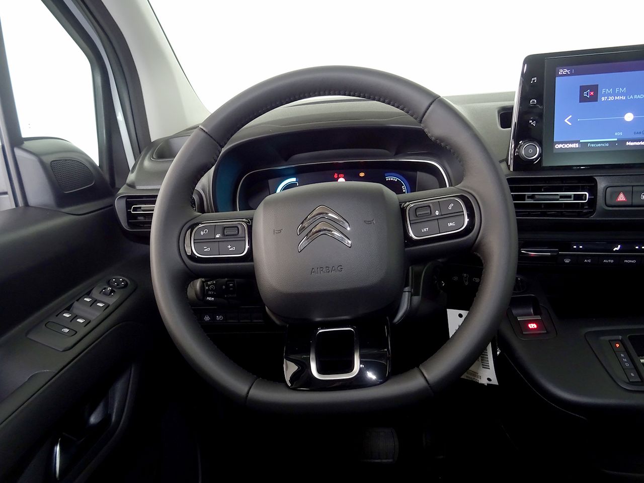 Citroën Berlingo BEV 50KWH TALLA M SHINE AUTO 136CV 5P - foto 18