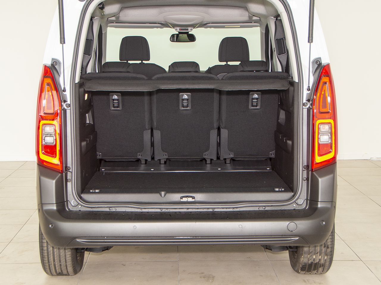 Citroën Berlingo BEV 50KWH TALLA M SHINE AUTO 136CV 5P - foto 11