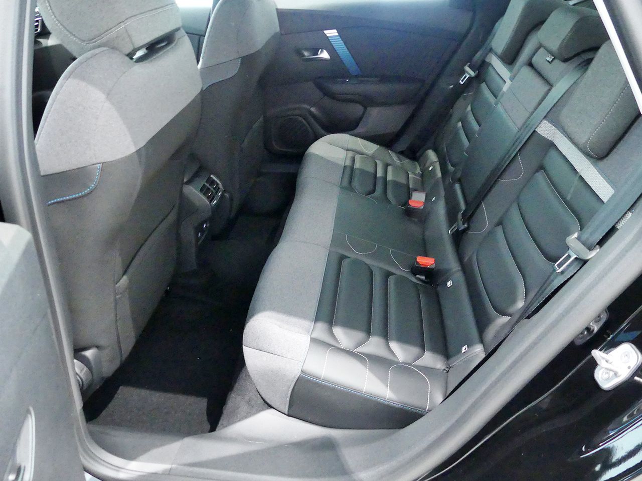 Citroën C4 BEV 50KW ELECTRIC SHINE 136CV 5P - foto 17