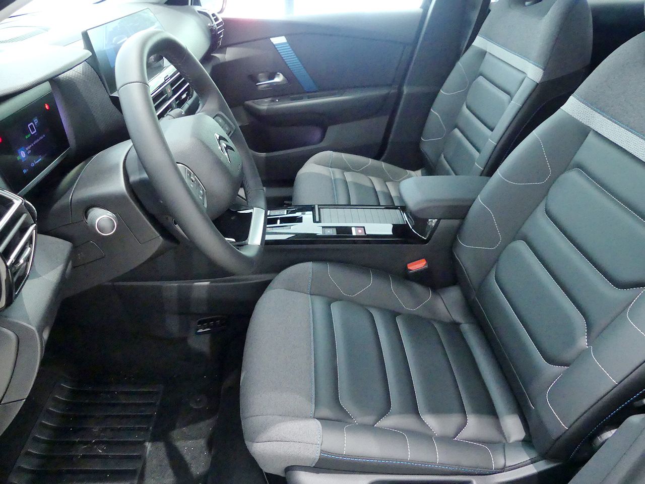 Citroën C4 BEV 50KW ELECTRIC SHINE 136CV 5P - foto 16