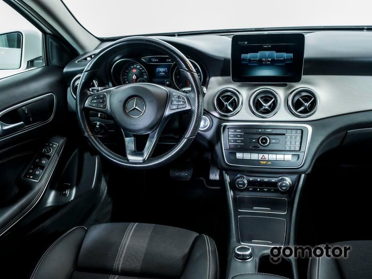 Mercedes GLA URBAN 200 D 2.1 136CV DCT 5P - foto 17