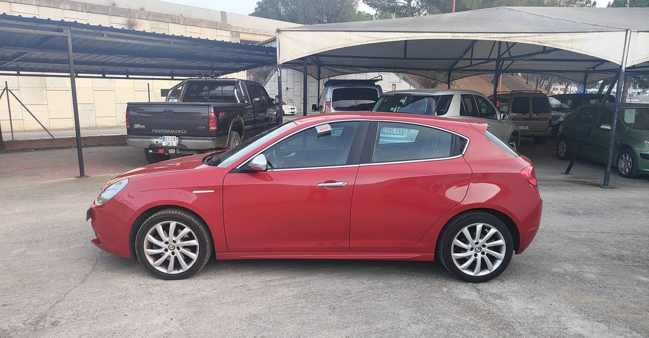 alfa romeo giulietta 2012 / foto grande (3)