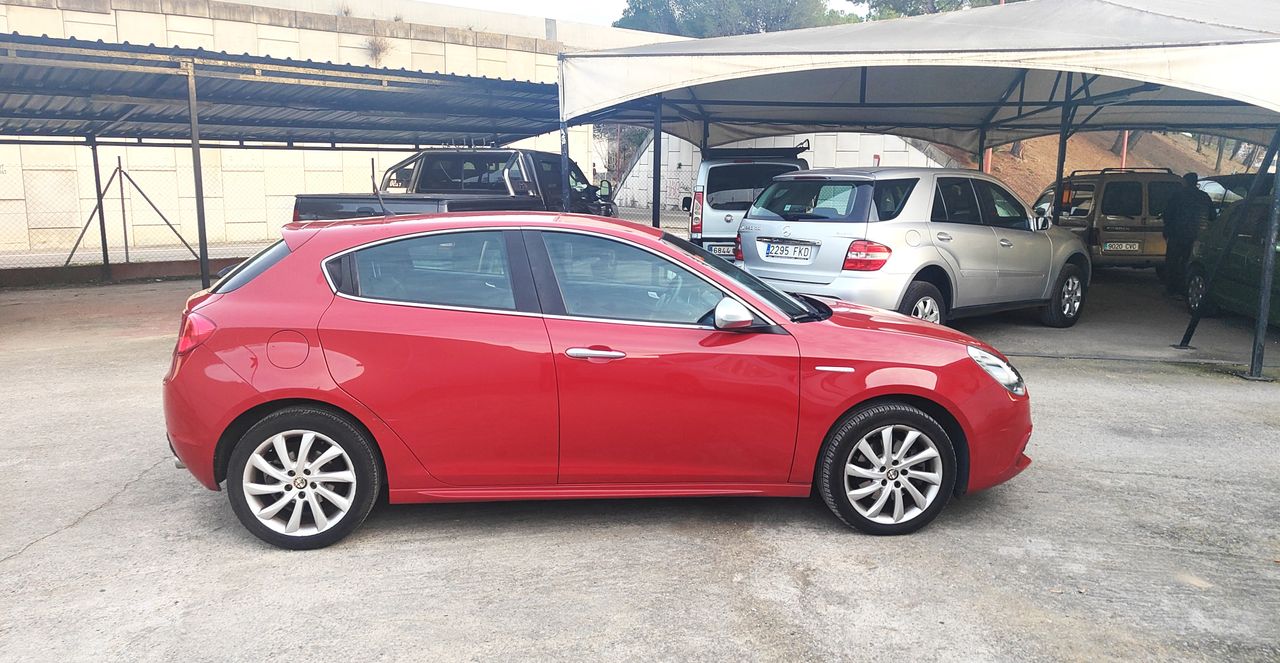alfa romeo giulietta 2012 / foto grande (2)