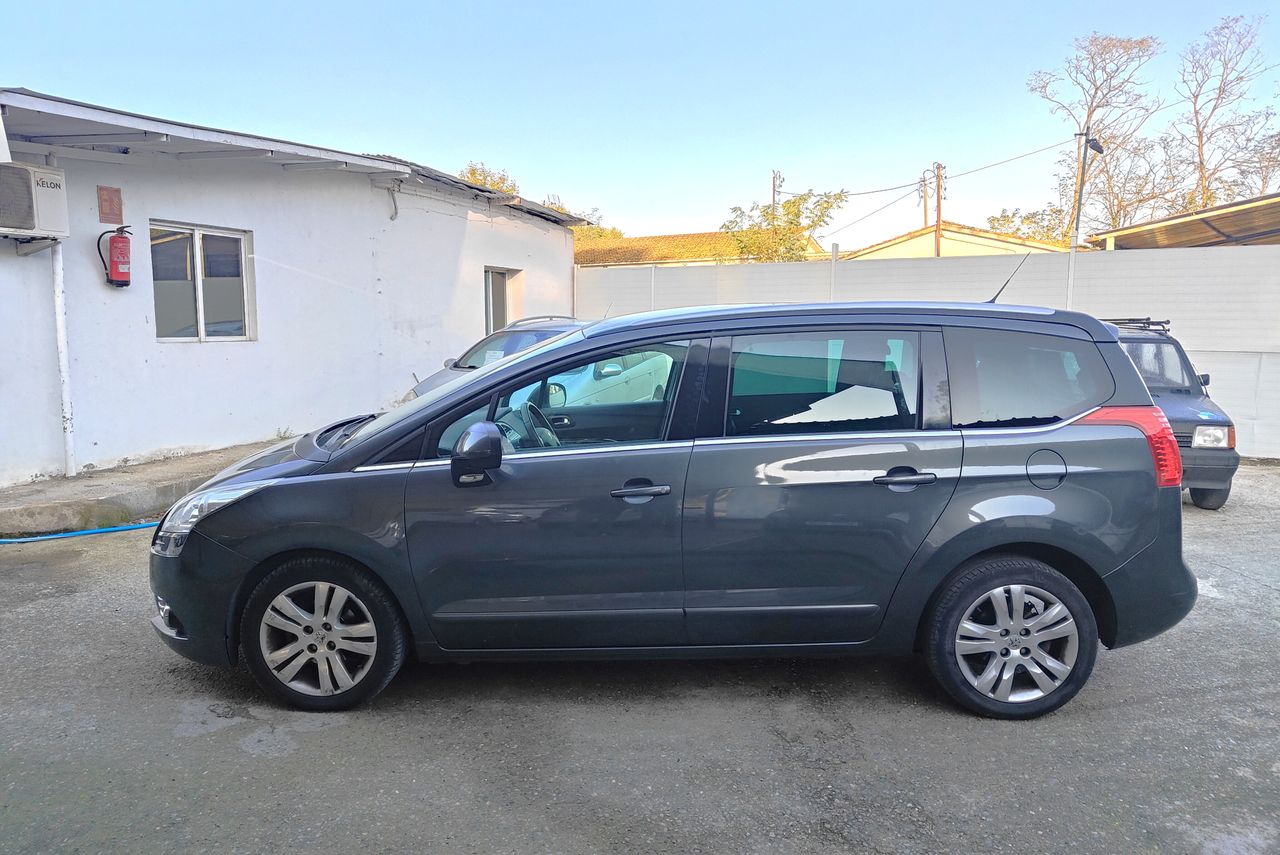 peugeot e-5008 2012 / foto grande (3)