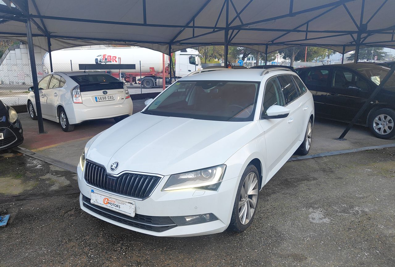 Foto skoda superb 2016 /