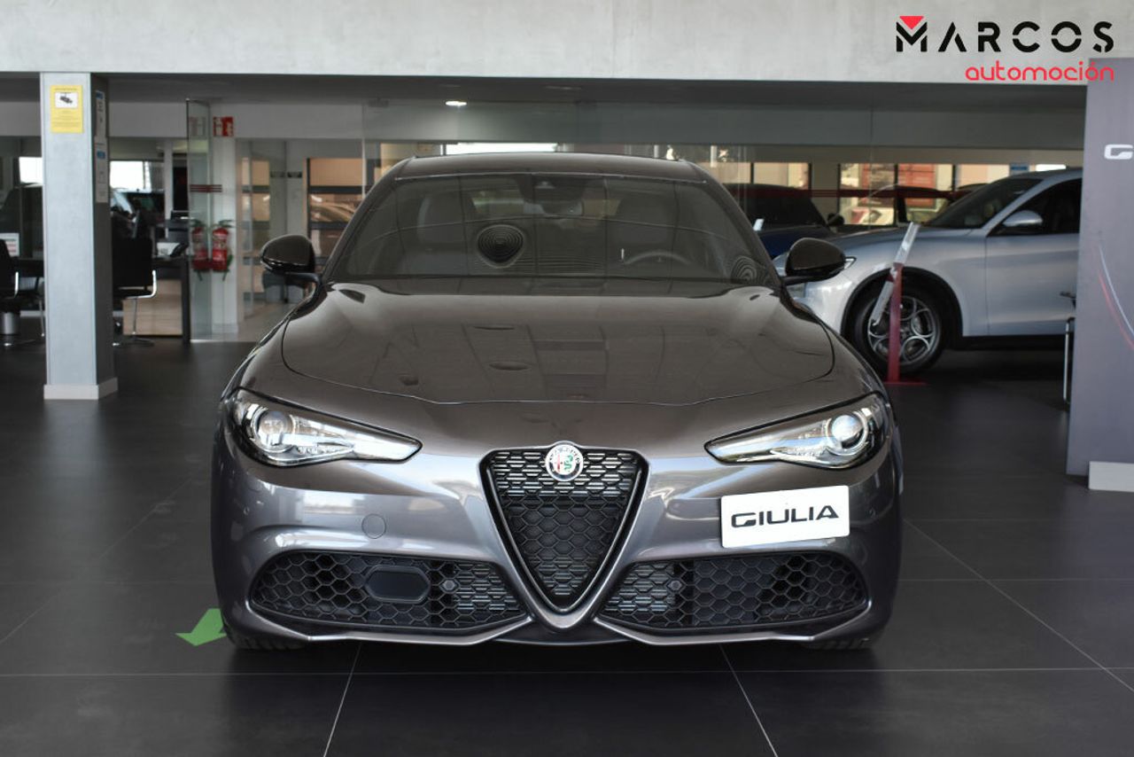 alfa romeo giulia 2022 / foto grande (2)