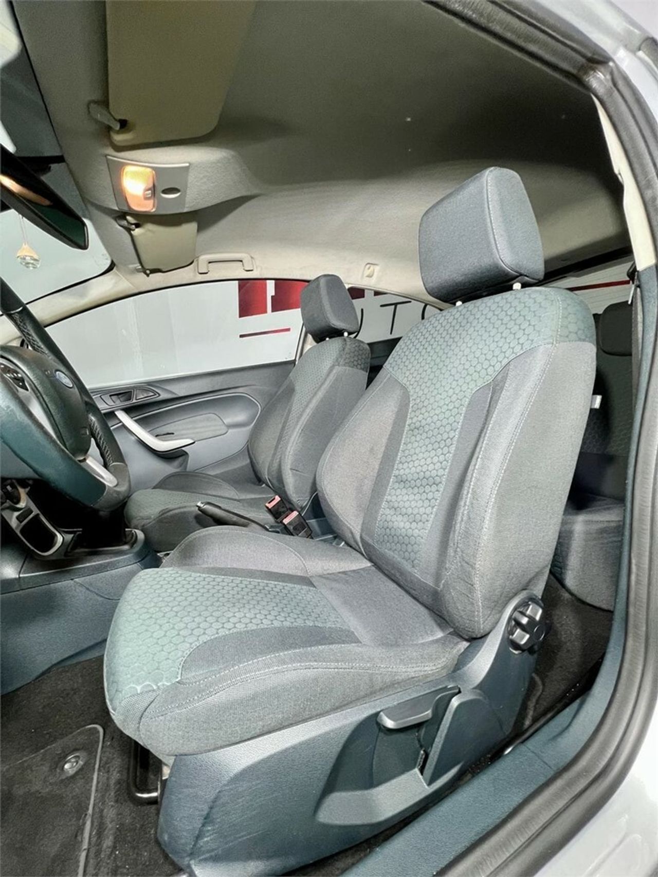 Ford Fiesta 1.6 SPORT - foto 6