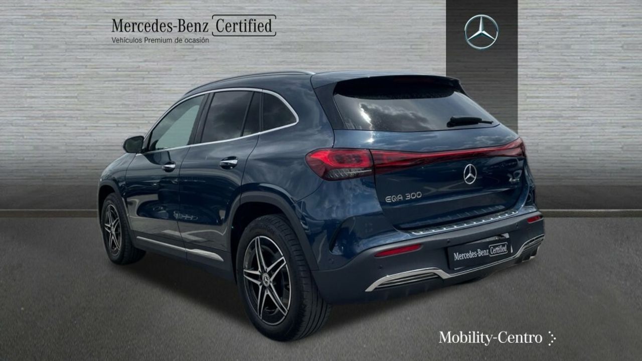 mercedes-eqa-300-4matic-amg-line-imagen-3