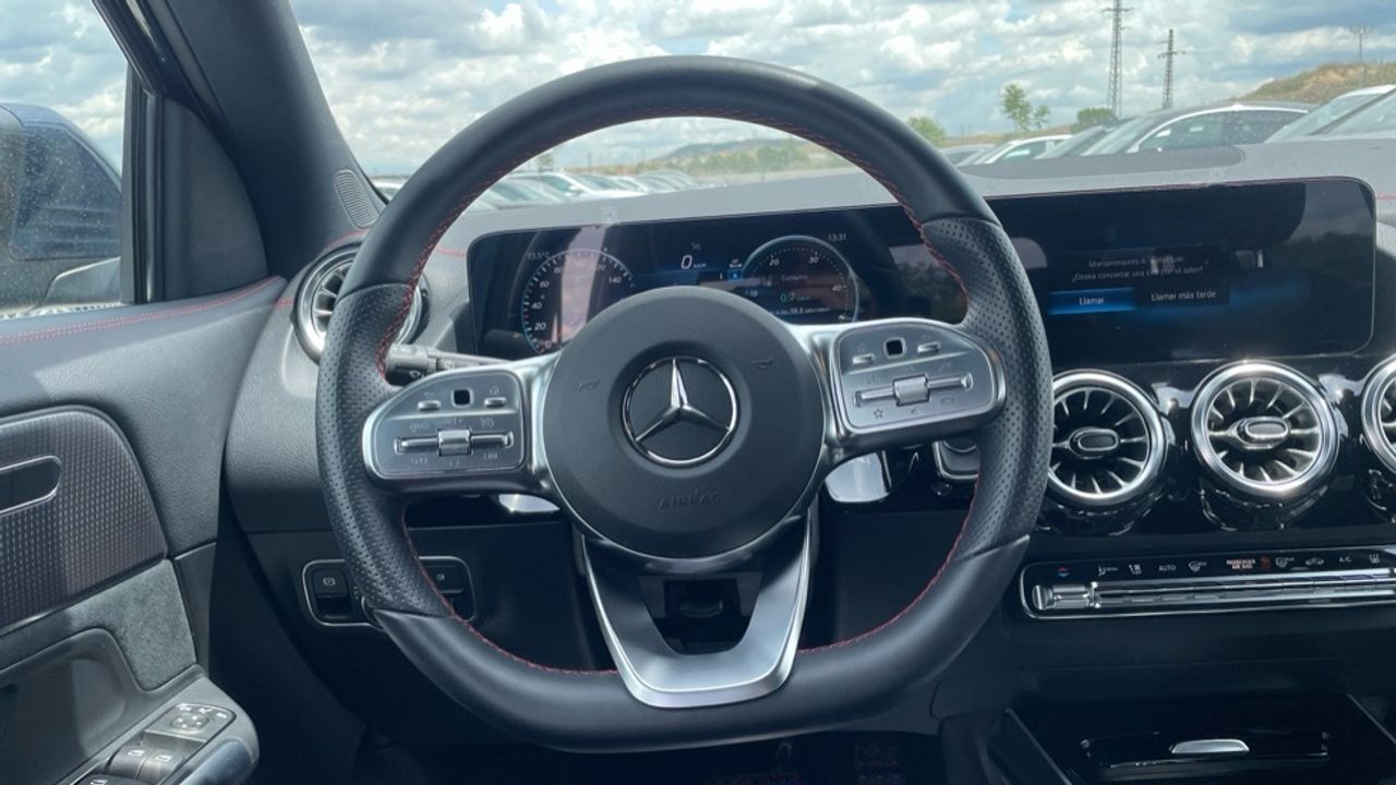 mercedes-eqa-300-4matic-amg-line-imagen-8