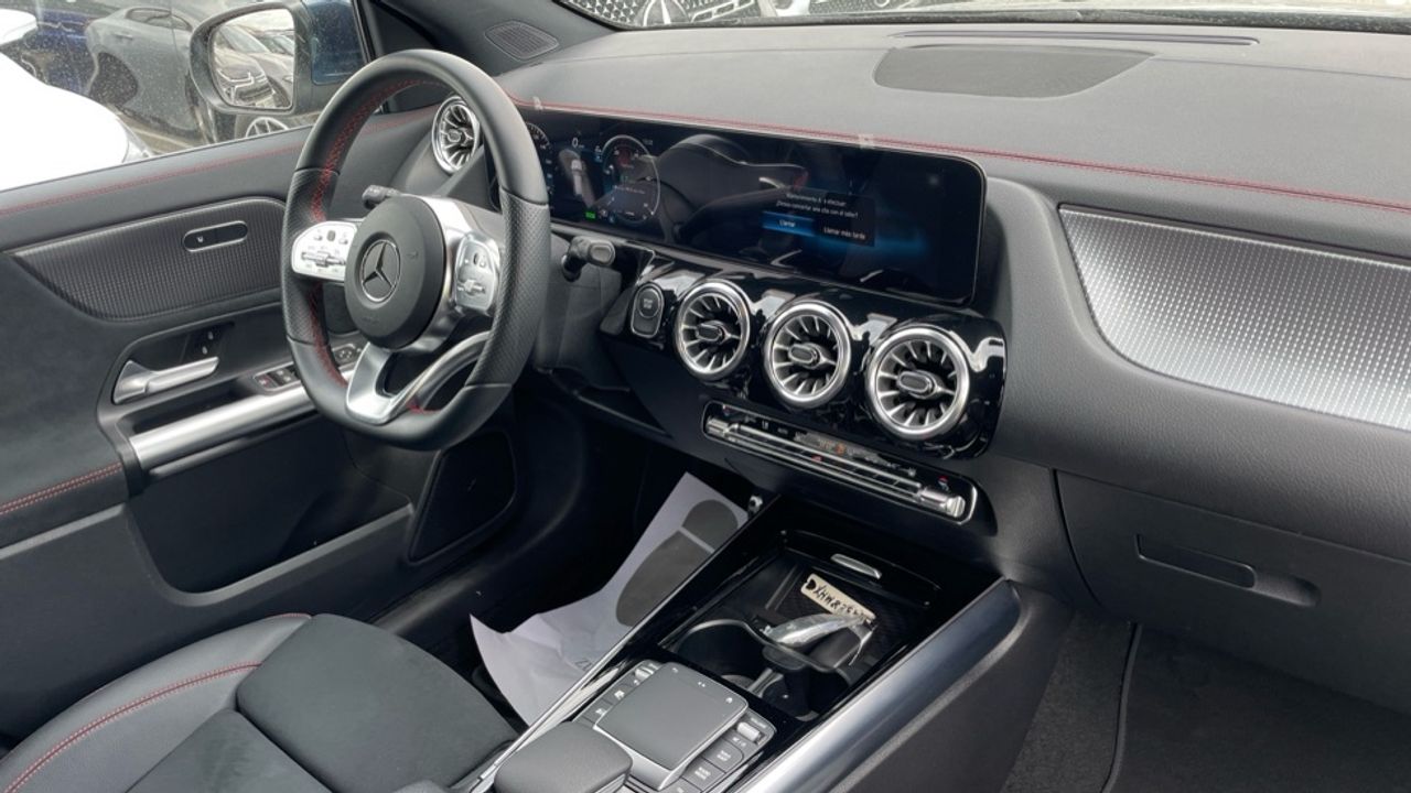 mercedes-eqa-300-4matic-amg-line-imagen-9