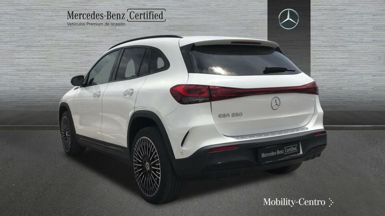 mercedes-eqa-250-amg-line-imagen-4