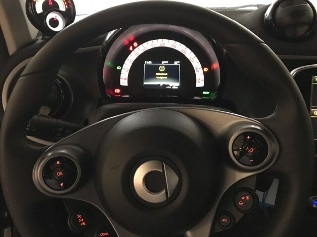 smart-fortwo-60kw81cv-eq-coupe-imagen-8